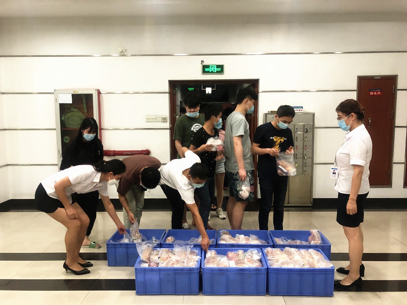 暖人心，鼓干劲 - 米兰体育网页版_米兰体育（中国）官方在线登录工会慰问一线加班员工